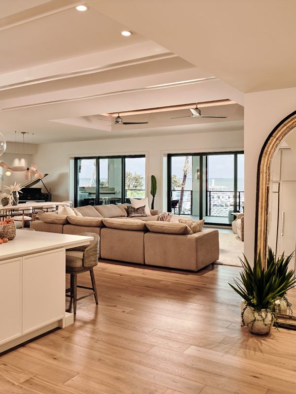 The Golfer's Retreat Living & Kitchen