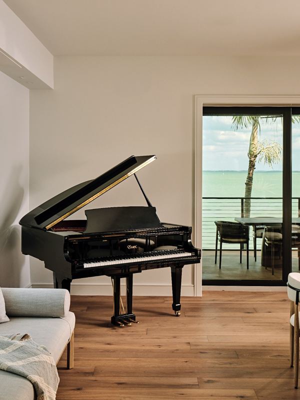 The Golfer's Retreat Piano Lounge